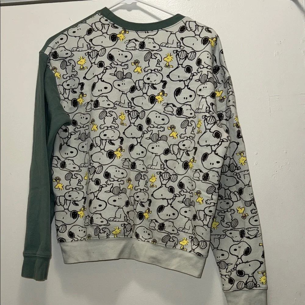 Peanuts Split-Panel Snoopy Crewneck in Forest Green and Cream - Picture 3 of 4